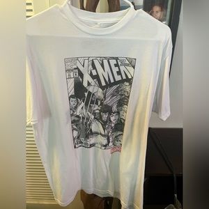 White marvel graphic men’s size large tshirts